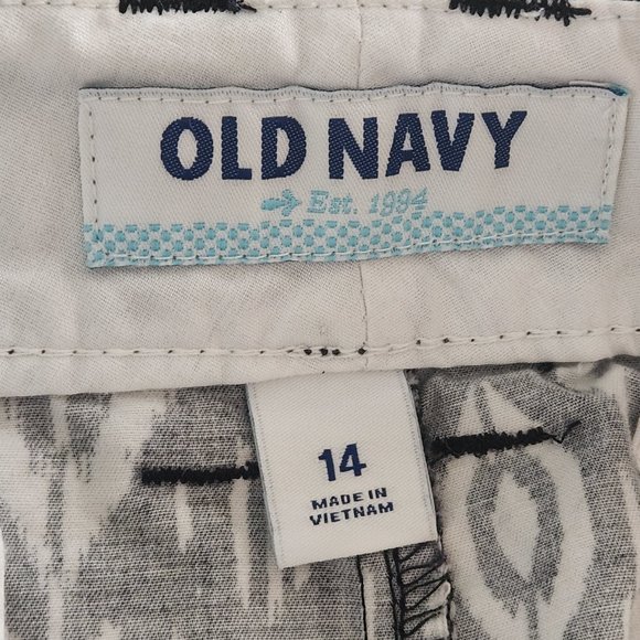 OLD NAVY Black and White Ikat Print Shorts - Picture 3 of 3